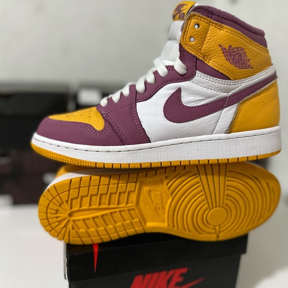 Jordan 1 Brother Hood Size 6.5 Men / 8 Women - Picture 3 of 8